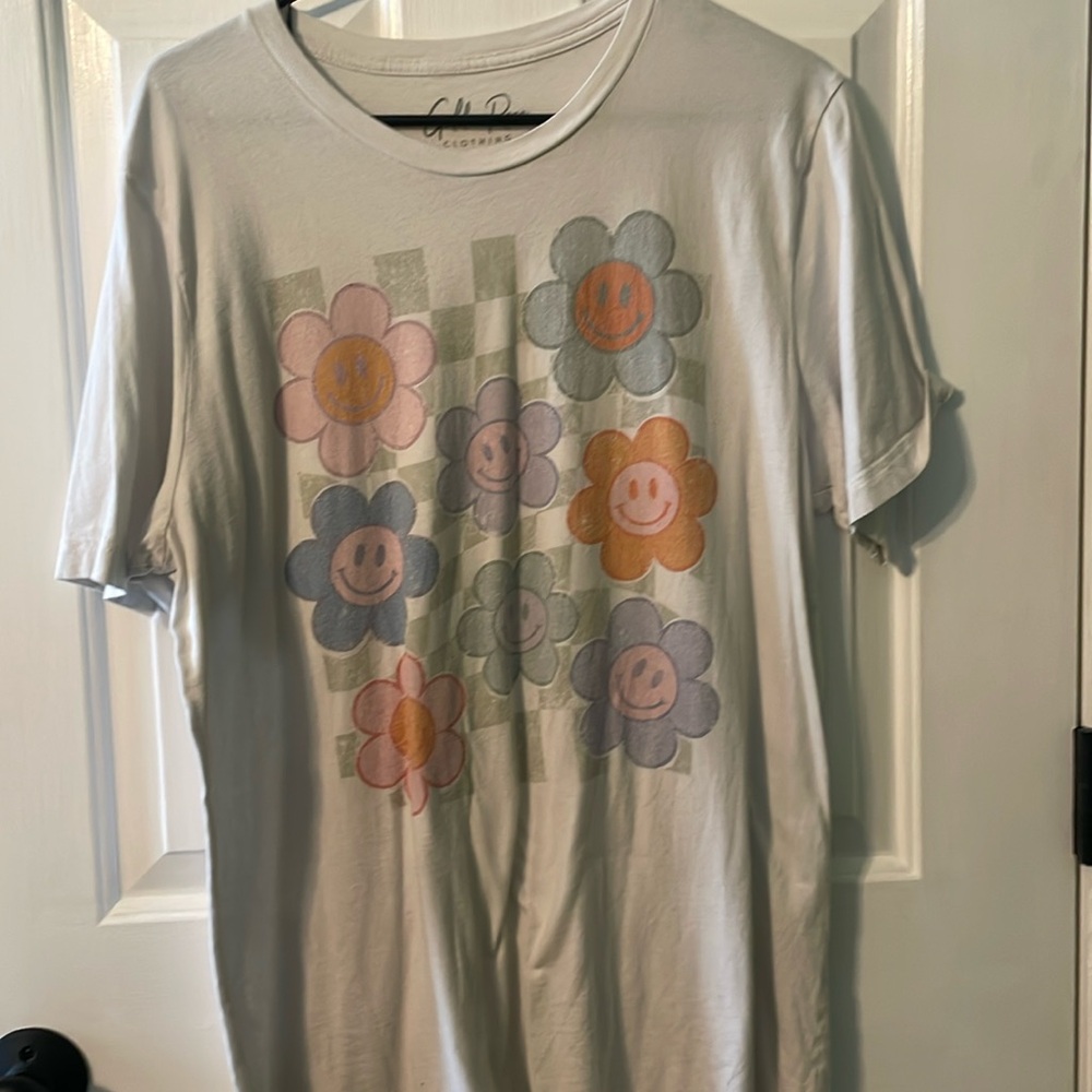 Smiley face flower oversized tee